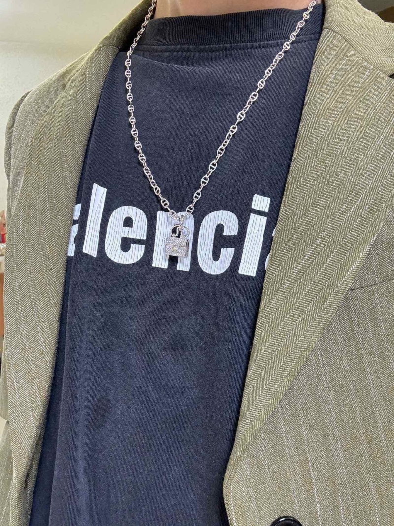 H**me5 necklaces